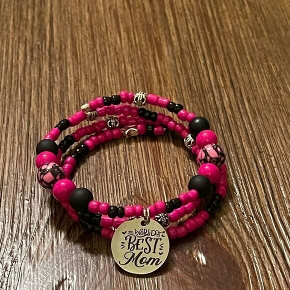 Handmade Hot Pink and black beaded bracelet - Picture 6 of 6